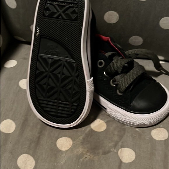 These shoes are super cute and will make any outfit scream attention! - Picture 2 of 3